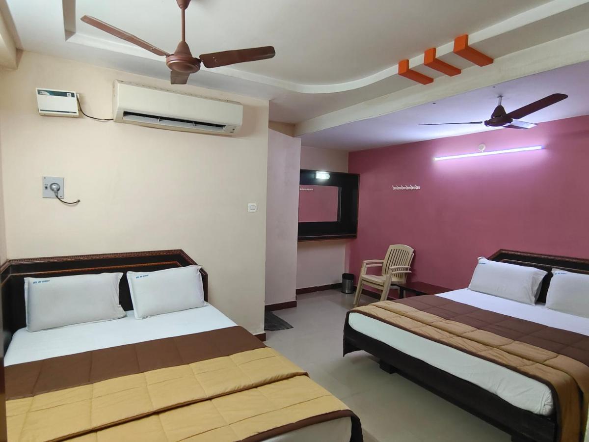 Hotel Dkr Residency Tirupati Oda fotoğraf